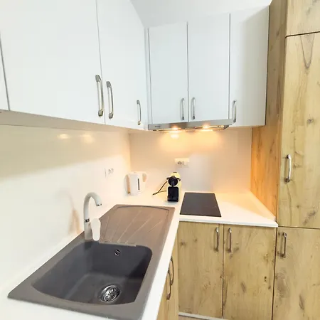 Tiara Apartment *